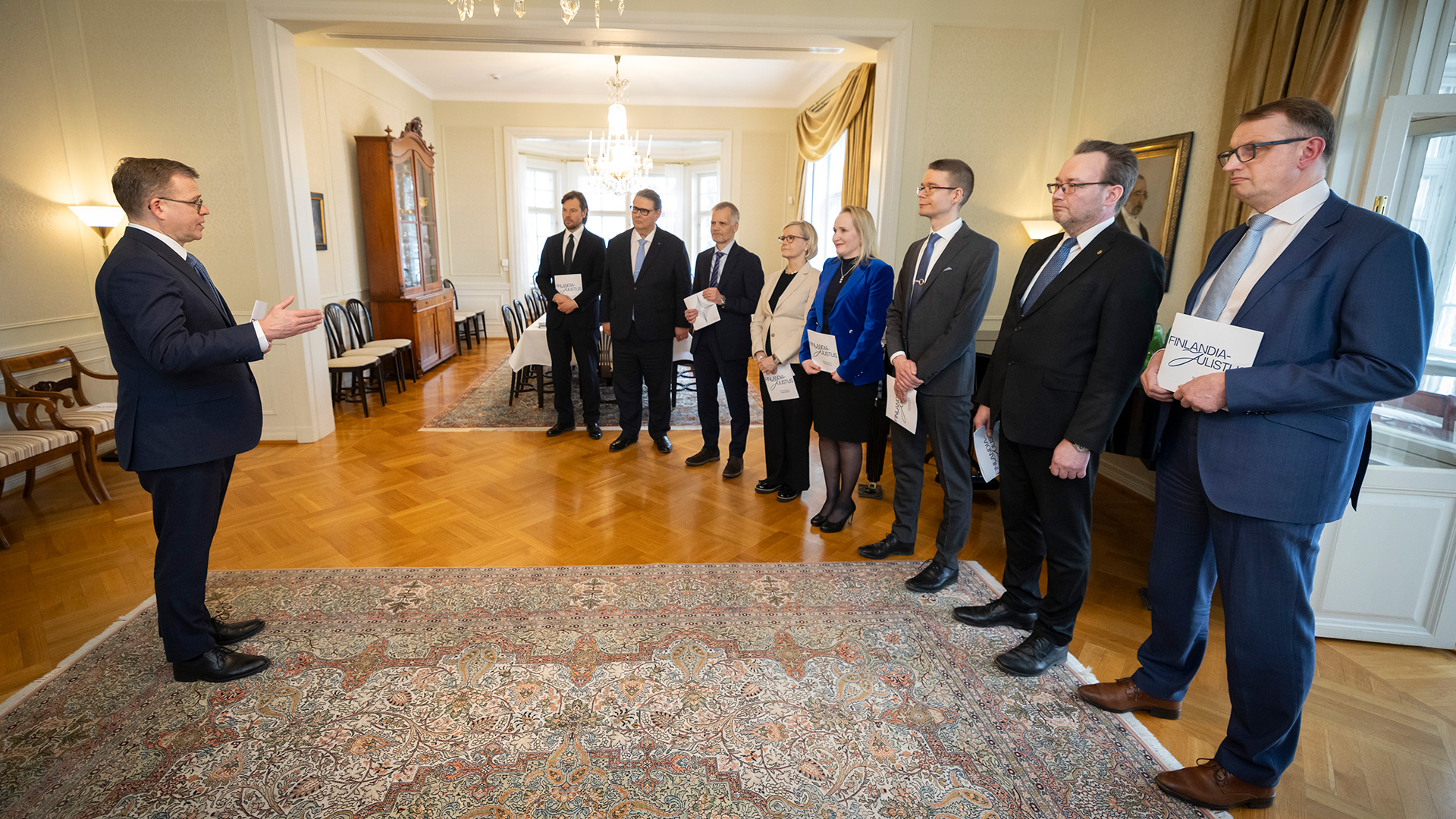 Prime Minister Petteri Orpo received the Finlandia Declaration from representatives of the export and energy industries at Kesäranta on March 5, 2025. Photo: Matti Matikainen.